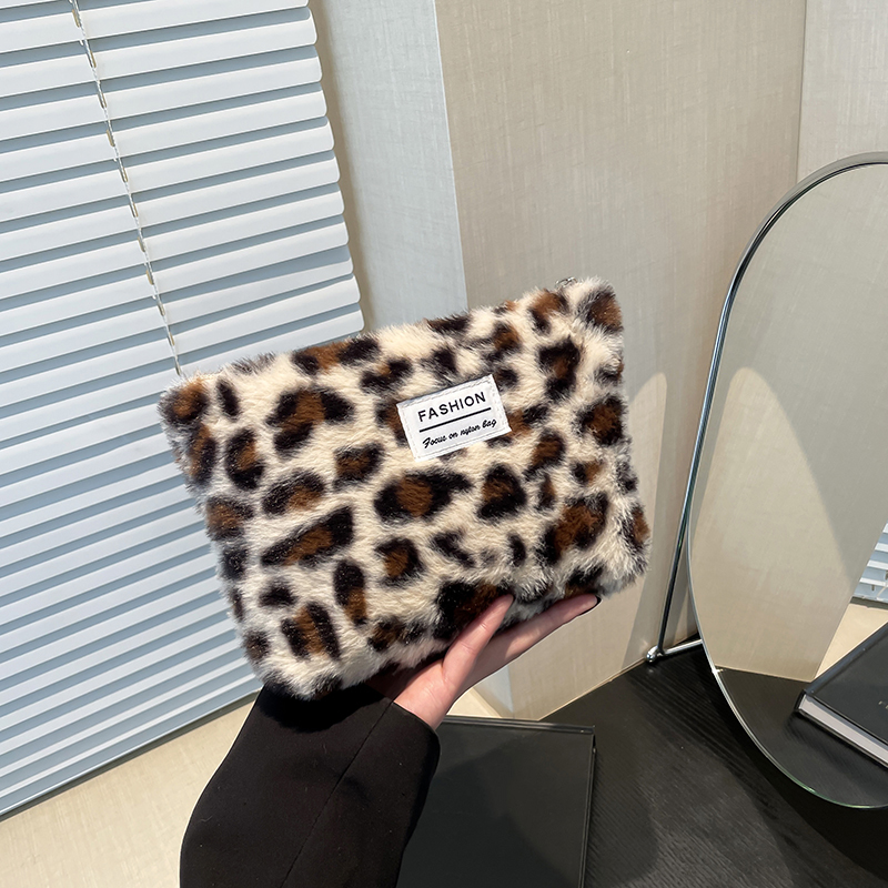 Beauty Makeup Women - Leopard print plush Makeup Bag Large